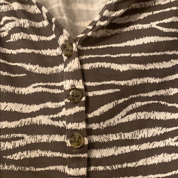 Brown Tan Ruffled Sleeveless Blouse - Picture 5 of 8